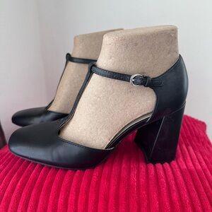 MARC FISHER CYRENE T-STRAP BLACK PUMP 7.5